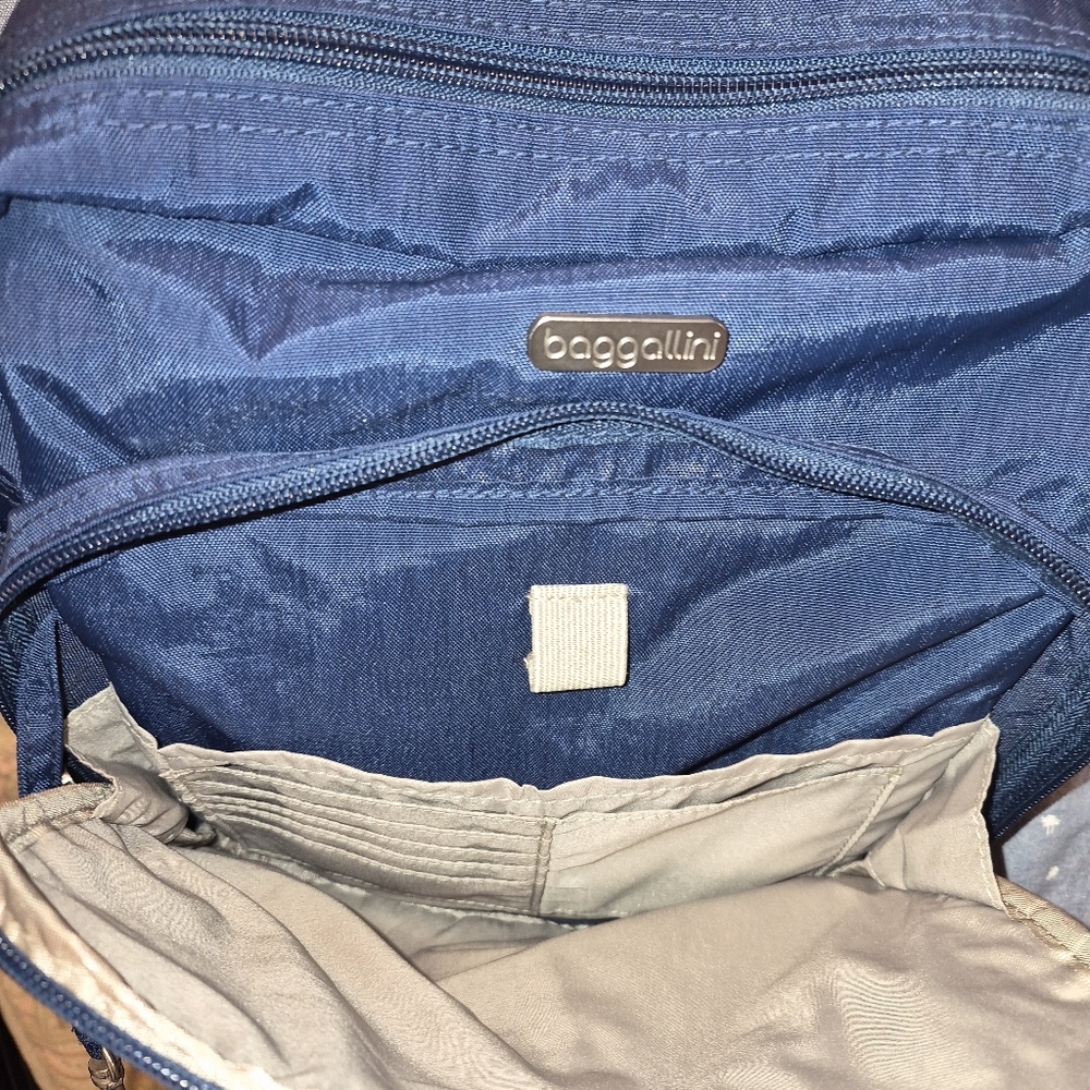 Baggallini Blue Washable Messenger Bag & Matching Wristlet - Picture 8 of 12